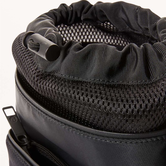 Lululemon • All Set Mini Bucket
Black - Picture 6 of 9
